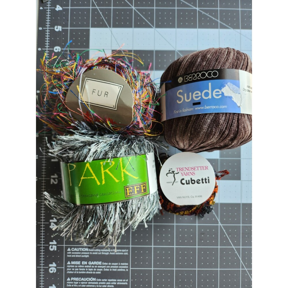 4 New Skeins of Various Yarns Made in Italy B47